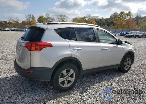 2015 Toyota Rav4 Xle z USA, uszkodzony, nr VIN JTMRFREV0FJ035557